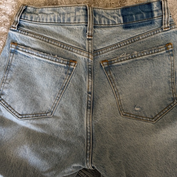 Low Rise 90s Jean - Picture 2 of 3